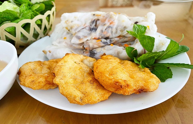 Kinh nghiệm du lịch Quảng Ninh 3 ngày 2 đêm - Bánh cuốn chả mực